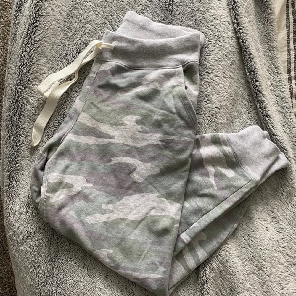 Aerie camo sweatpants